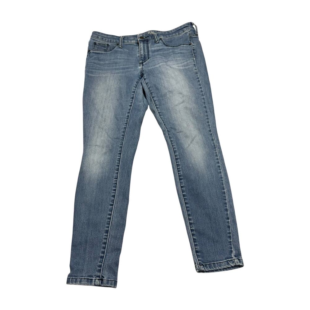 Universal Thread Straight Leg Jeans Size 10 Light Wash Denim 30S Short